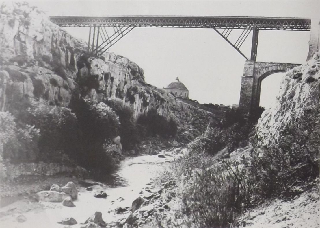 Ritratt iehor tal-pont l-antik ta' Wied il-Ghasel