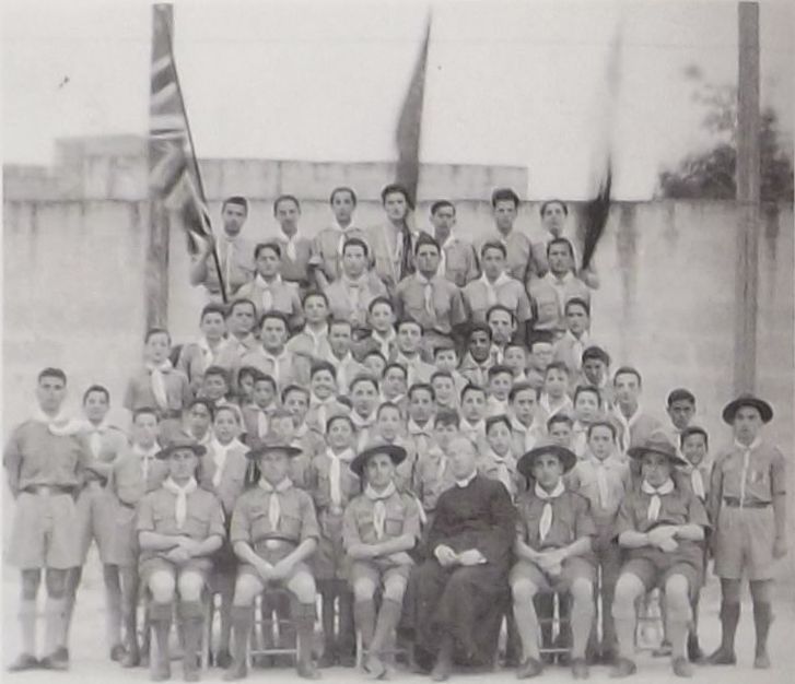 L-iscouts tal-Mosta fl-1946 ma Dun Karm Sciberras